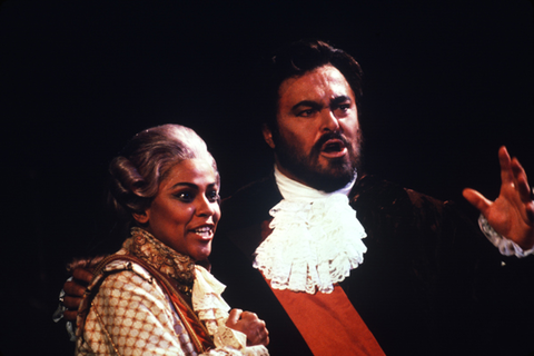 Kathleen Battle (Oscar), Luciano Pavarotti (Riccardo), Un Ballo in Maschera, Giuseppe Verdi. San Francisco Opera, 1982-83. Photographer: Ron Scherl/San Francisco Opera.