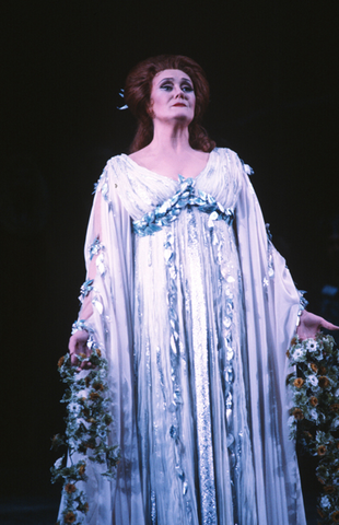 Joan Sutherland (Norma), Norma, Vincenzo Bellini. San Francisco Opera, 1982-83. Photographer: Ron Scherl/San Francisco Opera.