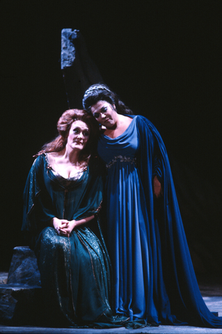 Joan Sutherland (Norma), Marilyn Horne (Adalgisa), Norma, Vincenzo Bellini. San Francisco Opera, 1982-83. Photographer: Ron Scherl/San Francisco Opera.