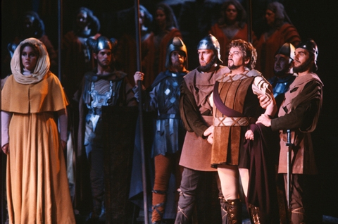 Leslie Richards (Clotilde), Ermanno Mauro (Pollione), Ensemble, Norma, Vincenzo Bellini. San Francisco Opera, 1982-83. Photographer: Ron Scherl/San Francisco Opera.