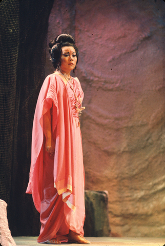 Sung-Sook Lee (Leila), Les Pêcheurs de Perles, Georges Bizet. San Francisco Opera/SPOT, 1975. Photographer: Carolyn Mason Jones/San Francisco Opera.