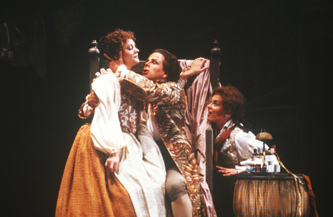 Lucia Popp (Susanna), Tom Krause (Count Almaviva), Faith Esham (Cherubino), Le Nozze di Figaro, Wolfgang Amadeus Mozart. San Francisco Opera, 1982-83. Photographer: Ron Scherl/San Francisco Opera.