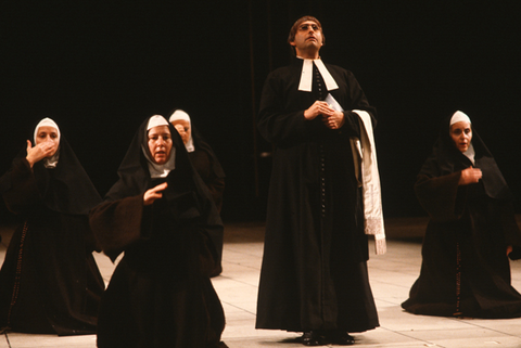 Jonathan Green (Chaplain), Chorus, Dialogues of the Carmelites, Francis Poulenc. San Francisco Opera, 1982-83. Photographer: Ron Scherl/San Francisco Opera.