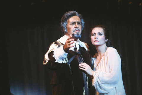 Donald Gramm (Pandolfe), Sheri Greenawald (Lucette), Cendrillon, Jules Massenet. San Francisco Opera, 1982-83. Photographer: Ron Scherl/San Francisco Opera.