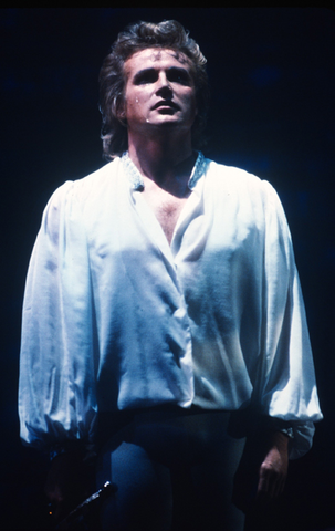 Peter Hofmann (Lohengrin), Lohengrin, Richard Wagner. San Francisco Opera, 1982-83. Photographer: Ron Scherl/San Francisco Opera.