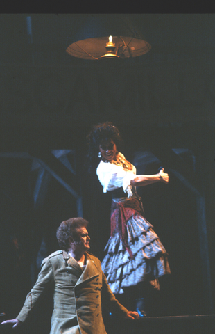 William Johns (Don José), Victoria Vergara (Carmen), Carmen, Georges Bizet. San Francisco Opera, 1982-83. Photographer: Ron Scherl/San Francisco Opera.