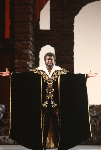 Carlo Cossutta (Otello), Otello, Giuseppe Verdi. San Francisco Opera, 1983-84. Photographer: Ron Scherl/San Francisco Opera.