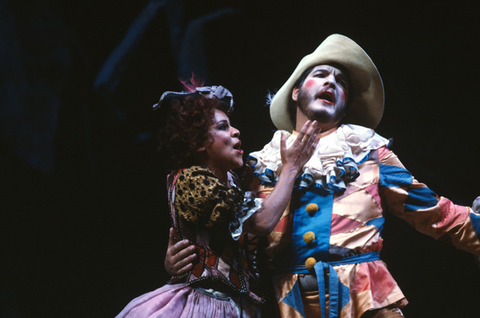 Kathleen Battle (Zerbinetta), Alan Titus (Arlecchino), Ariadne auf Naxos, Richard Strauss. San Francisco Opera, 1983-84. Photographer: Ron Scherl/San Francisco Opera.