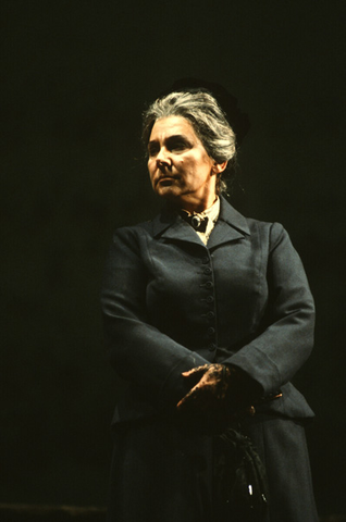 Evelyn Lear (Marfa Kabanova), Kát'a Kabanová, Leoš Janáček. San Francisco Opera, 1983-84. Photographer: Ron Scherl/San Francisco Opera.