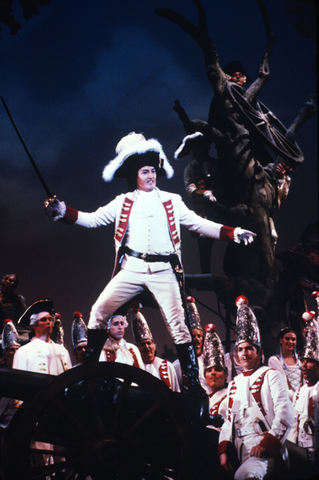 Tibère Raffalli (Fritz), Chorus, La Grande Duchesse de Gérolstein, Jacques Offenbach. San Francisco Opera, 1983-84. Photographer: Ron Scherl/San Francisco Opera.