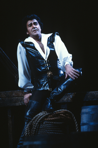 Franco Bonisolli (Enzo Grimaldo), La Gioconda, Amilcare Ponchielli. San Francisco Opera, 1983-84. Photographer: Ron Scherl/San Francisco Opera.