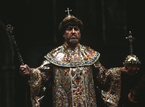 Nicolai Ghiaurov (Boris Godunov), Boris Godunov, Modest Petrovich Mussorgsky. San Francisco Opera, 1983-84. Photographer: Ron Scherl/San Francisco Opera.