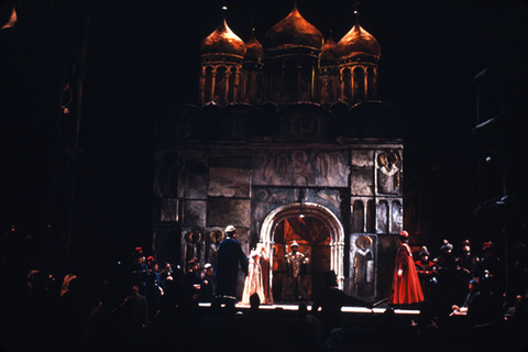 Nicolai Ghiaurov (Boris Godunov), Ensemble, Boris Godunov, Modest Petrovich Mussorgsky. San Francisco Opera, 1983-84. Photographer: Ron Scherl/San Francisco Opera.