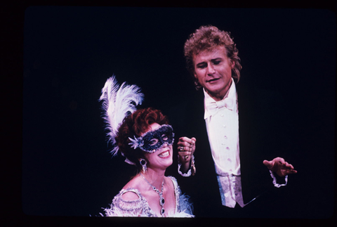 Josephine Barstow (Rosalinda), Peter Hofmann (Eisenstein), Die Fledermaus, Johann Strauss, Jr.. San Francisco Opera, 1983-84. Photographer: Ron Scherl/San Francisco Opera.