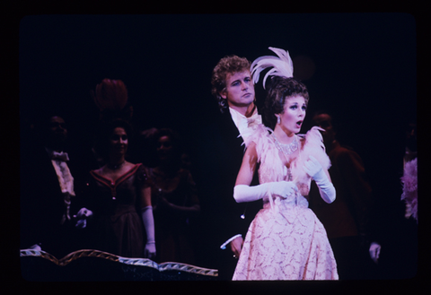 Peter Hofmann (Eisenstein), Deborah Sasson (Adele), Chorus, Die Fledermaus, Johann Strauss, Jr.. San Francisco Opera, 1983-84. Photographer: Ron Scherl/San Francisco Opera.