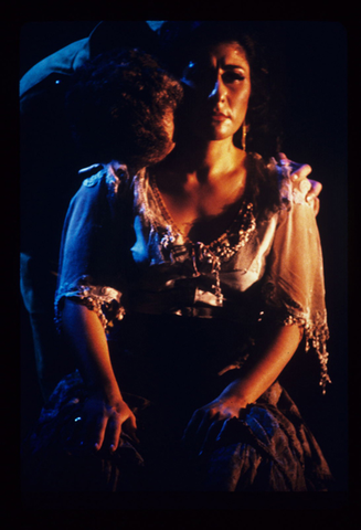 Giuliano Ciannella (Don José), Alicia Nafé (Carmen), Carmen, Georges Bizet. San Francisco Opera, 1984-85. Photographer: Ron Scherl/San Francisco Opera.