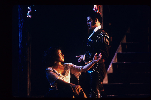 Alicia Nafé (Carmen), Lenus Carlson (Escamillo), Carmen, Georges Bizet. San Francisco Opera, 1984-85. Photographer: Ron Scherl/San Francisco Opera.