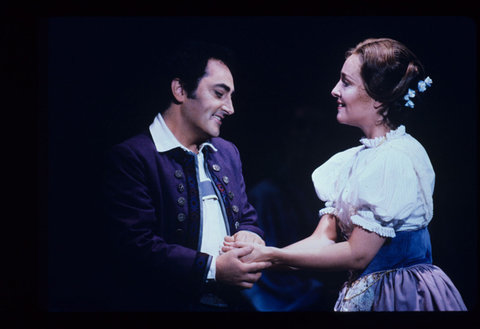 Dennis O'Neill (Elvino), Frederica von Stade (Amina), La Sonnambula, Vincenzo Bellini. San Francisco Opera, 1984-85. Photographer: Ron Scherl/San Francisco Opera.