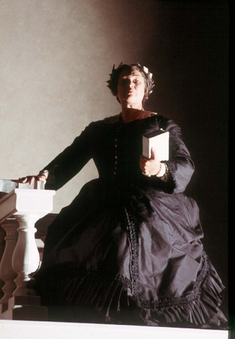 Luana De Vol (Susan B. Anthony), The Mother of Us All, Virgil Thomson. San Francisco Opera, 2003-04. Photographer: Ken Friedman/San Francisco Opera.