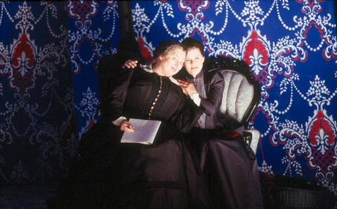 Luana De Vol (Susan B. Anthony), Stephanie Novacek (Anne), The Mother of Us All, Virgil Thomson. San Francisco Opera, 2003-04. Photographer: Ken Friedman/San Francisco Opera.