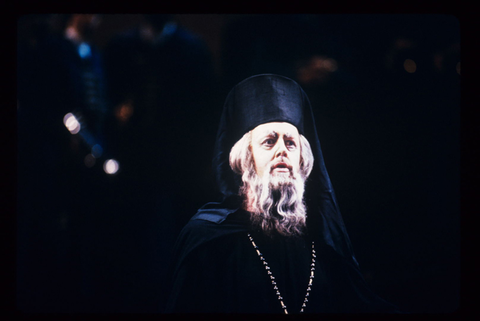 Gwynne Howell (Dosifei), Khovanshchina, Modest Petrovich Mussorgsky. San Francisco Opera, 1984-85. Photographer: Ron Scherl/San Francisco Opera.