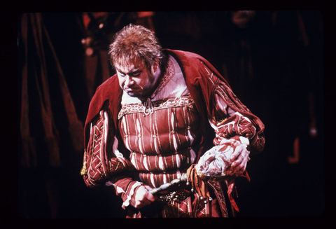 Ingvar Wixell (Rigoletto), Rigoletto, Giuseppe Verdi. San Francisco Opera, 1984-85. Photographer: Ron Scherl/San Francisco Opera.