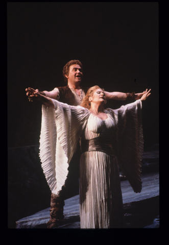 René Kollo (Siegfried), Eva Marton (Brünnhilde), Siegfried, Richard Wagner. San Francisco Opera, 1984-85. Photographer: Ron Scherl/San Francisco Opera.