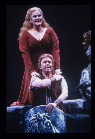 Eva Marton (Brünnhilde), René Kollo (Siegfried), Götterdämmerung, Richard Wagner. San Francisco Opera, 1984-85. Photographer: Ron Scherl/San Francisco Opera.