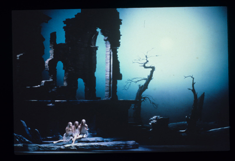 Alexandra Hughes (Flosshilde), Jean Herzberg (Wellgunde), Deborah Sasson (Woglinde), Götterdämmerung, Richard Wagner. San Francisco Opera, 1984-85. Photographer: Ron Scherl/San Francisco Opera.