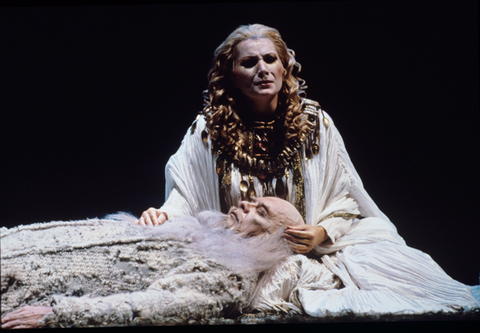 Sheri Greenawald (Cordelia), Thomas Stewart (Lear), Lear, Aribert Reimann. San Francisco Opera, 1985-86. Photographer: Ron Scherl/San Francisco Opera.