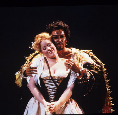 Ruth Ann Swenson (Dorinda), Jeffrey Gall (Medoro), Orlando, George Frideric Handel. San Francisco Opera, 1985-86. Photographer: Ron Scherl/San Francisco Opera.