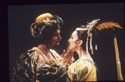 Jeffrey Gall (Medoro), Valerie Masterson (Angelica), Orlando, George Frideric Handel. San Francisco Opera, 1985-86. Photographer: Ron Scherl/San Francisco Opera.