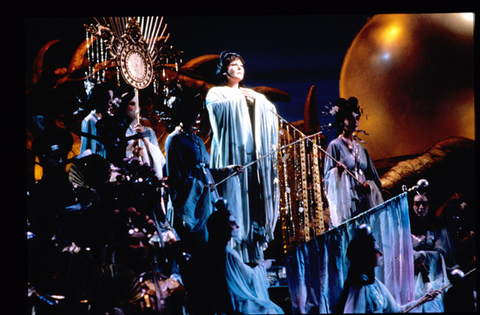 Eva Marton (Turandot), Ensemble, Turandot, Giacomo Puccini. San Francisco Opera, 1985-86. Photographer: Ron Scherl/San Francisco Opera.