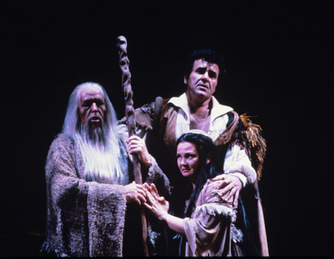 John Macurdy (Timur), Franco Bonisolli (Calaf), Adriana Anelli (Liù), Turandot, Giacomo Puccini. San Francisco Opera, 1985-86. Photographer: Ron Scherl/San Francisco Opera.