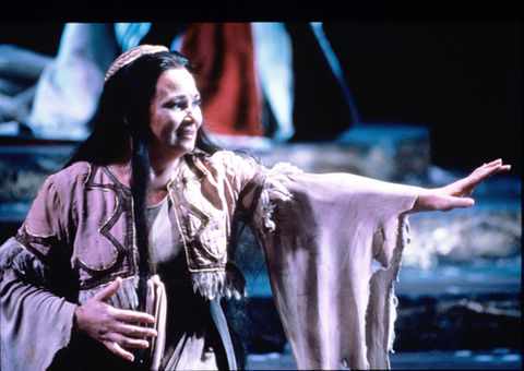 Adriana Anelli (Liù), Turandot, Giacomo Puccini. San Francisco Opera, 1985-86. Photographer: Ron Scherl/San Francisco Opera.