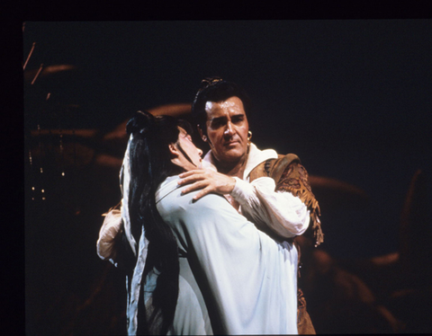 Eva Marton (Turandot), Franco Bonisolli (Calaf), Turandot, Giacomo Puccini. San Francisco Opera, 1985-86. Photographer: Ron Scherl/San Francisco Opera.