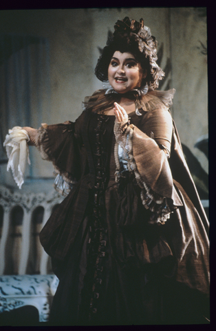 Nikki Li Hartliep (Marianne), Der Rosenkavalier, Richard Strauss. San Francisco Opera, 1985-86. Photographer: Ron Scherl/San Francisco Opera.