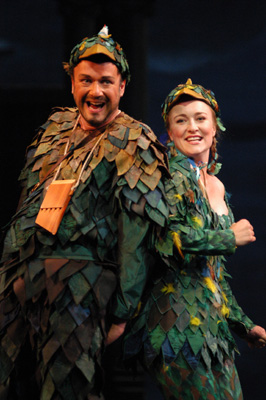 Johannes Martin Kränzle (Papageno), Marnie Breckenridge (Papagena), Die Zauberflӧte, Wolfgang Amadeus Mozart. San Francisco Opera, 2003-04. Photographer: Larry Merkle/San Francisco Opera.