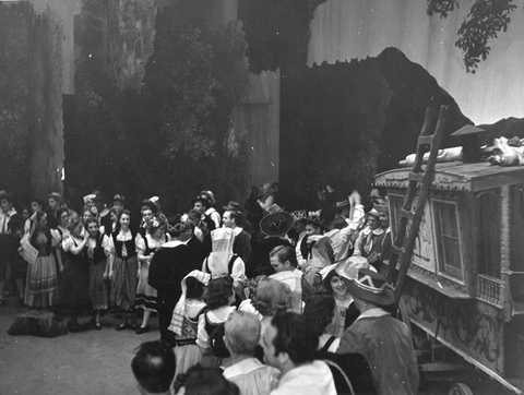 Pagliacci, Ruggero Leoncavallo. San Francisco Opera, 1939. Photographer: Lawrence B. Morton/San Francisco Opera.