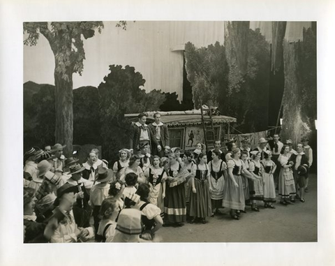 Pagliacci, Ruggero Leoncavallo. San Francisco Opera, 1939. Photographer: Lawrence B. Morton/San Francisco Opera.