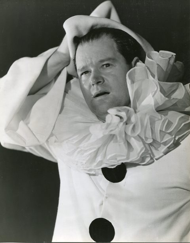 Pagliacci, Ruggero Leoncavallo. San Francisco Opera, 1939. Photographer: Lawrence B. Morton/San Francisco Opera.