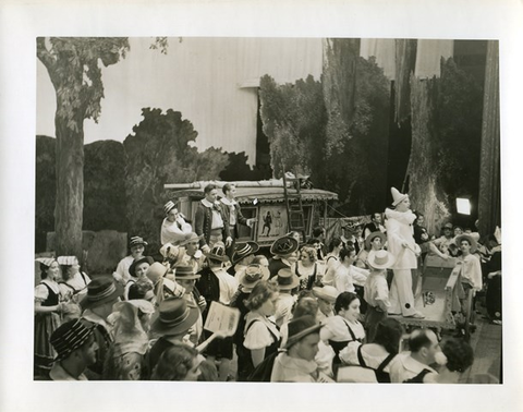 Pagliacci, Ruggero Leoncavallo. San Francisco Opera, 1939. Photographer: Lawrence B. Morton/San Francisco Opera.