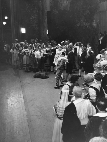 Pagliacci, Ruggero Leoncavallo. San Francisco Opera, 1939. Photographer: Lawrence B. Morton/San Francisco Opera.