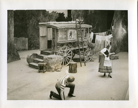 Pagliacci, Ruggero Leoncavallo. San Francisco Opera, 1939. Photographer: Lawrence B. Morton/San Francisco Opera.