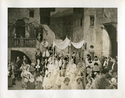 Cavalleria Rusticana, Pietro Mascagni. San Francisco Opera, 1939. Photographer: Lawrence B. Morton/San Francisco Opera.