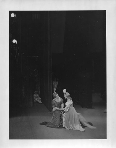 Lucia di Lammemoor, Gaetano Donizetti. San Francisco Opera, 1939. Photographer: Lawrence B. Morton/San Francisco Opera.