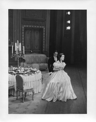 La Traviata, Giuseppe Verdi. San Francisco Opera, 1939. Photographer: Lawrence B. Morton/San Francisco Opera.