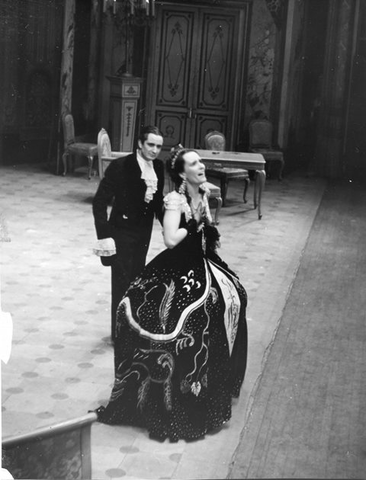 La Traviata, Giuseppe Verdi. San Francisco Opera, 1939. Photographer: Lawrence B. Morton/San Francisco Opera.