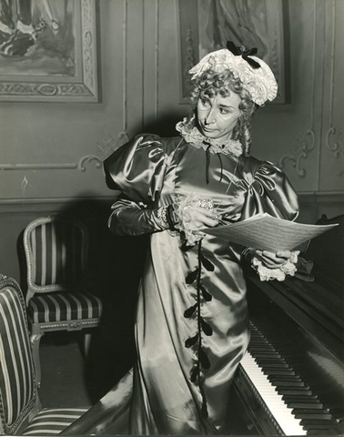 La Fille du Régiment, Gaetano Donizetti. San Francisco Opera, 1941. Photographer: Lawrence B. Morton/San Francisco Opera.