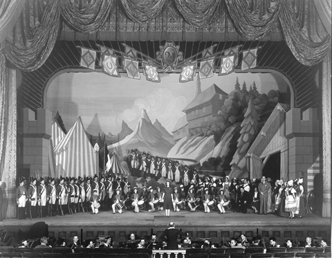 La Fille du Régiment, Gaetano Donizetti. San Francisco Opera, 1941. Photographer: Lawrence B. Morton/San Francisco Opera.